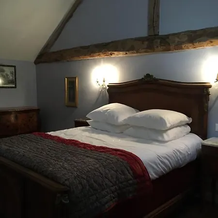 224 Rue St Martin Montbray